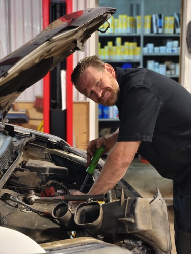 3D Auto Aylmer DriveON inspection team outside service center with branded vehicles and signage